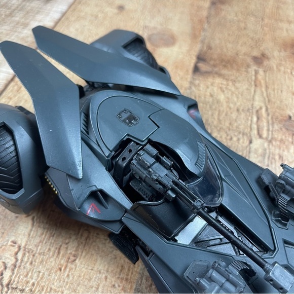 DC Batman Batmobile Justice League Collector Toy Car Metal Die Cast Scale 1/24 - Picture 6 of 8